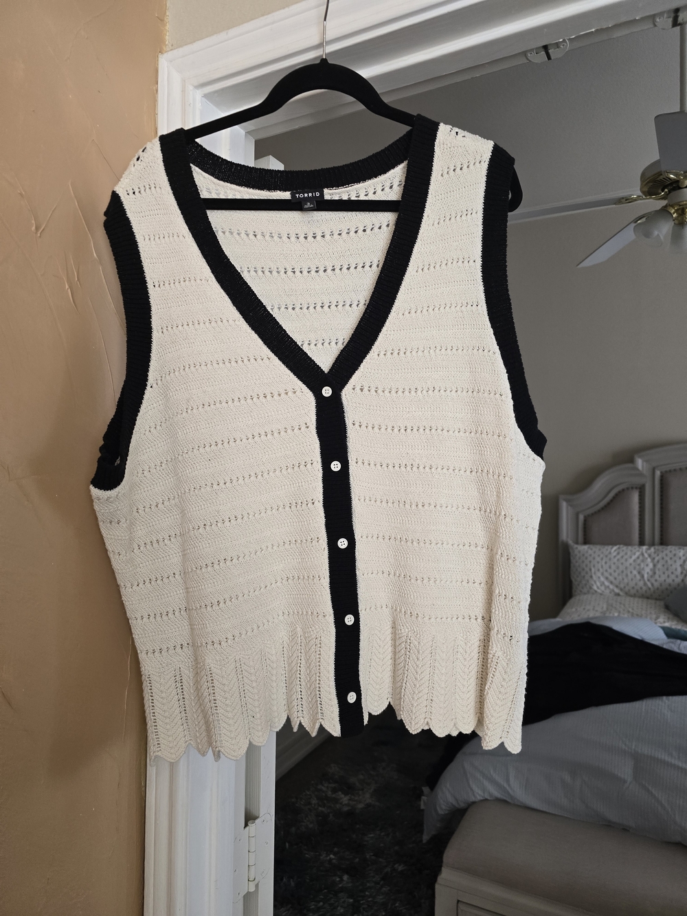 Torrid Ivory & Black Knit Button-Front Sleeveless Top